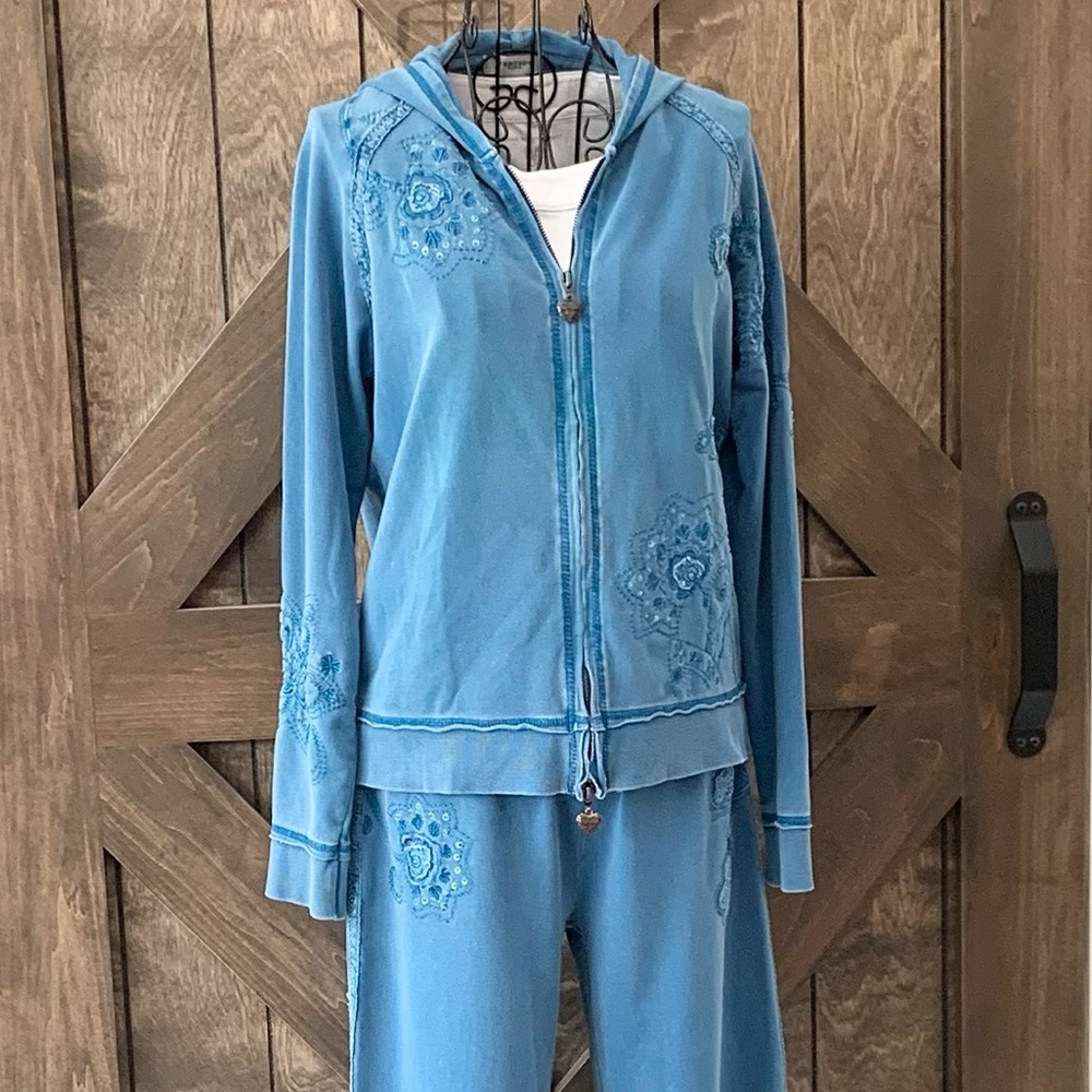 Rare Blue Vertigo Paris Women’s 2 Piece French Terry Tracksuit